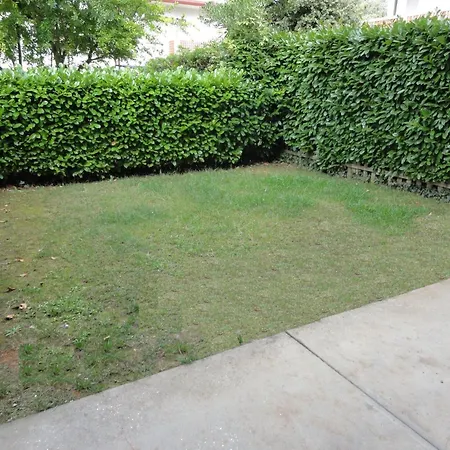 In A With Private Garden 公寓