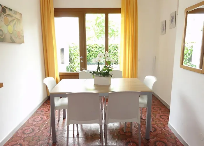 In A With Private Garden 公寓