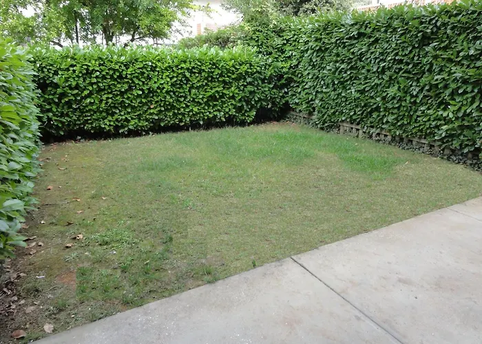 In A With Private Garden 公寓