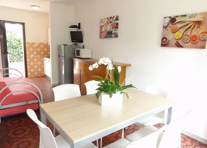 In A With Private Garden 公寓